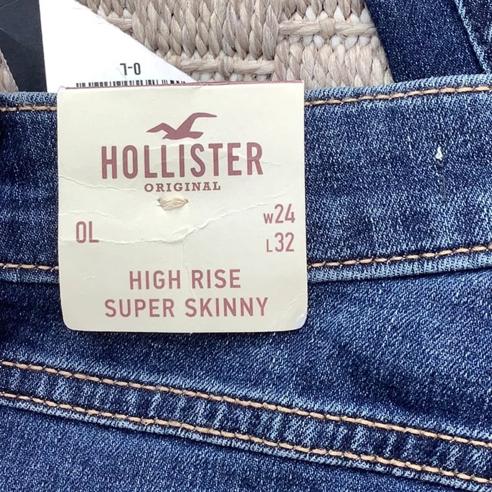 HOLLISTER HIGH RISE SUPER SKINNY JEANS🌻